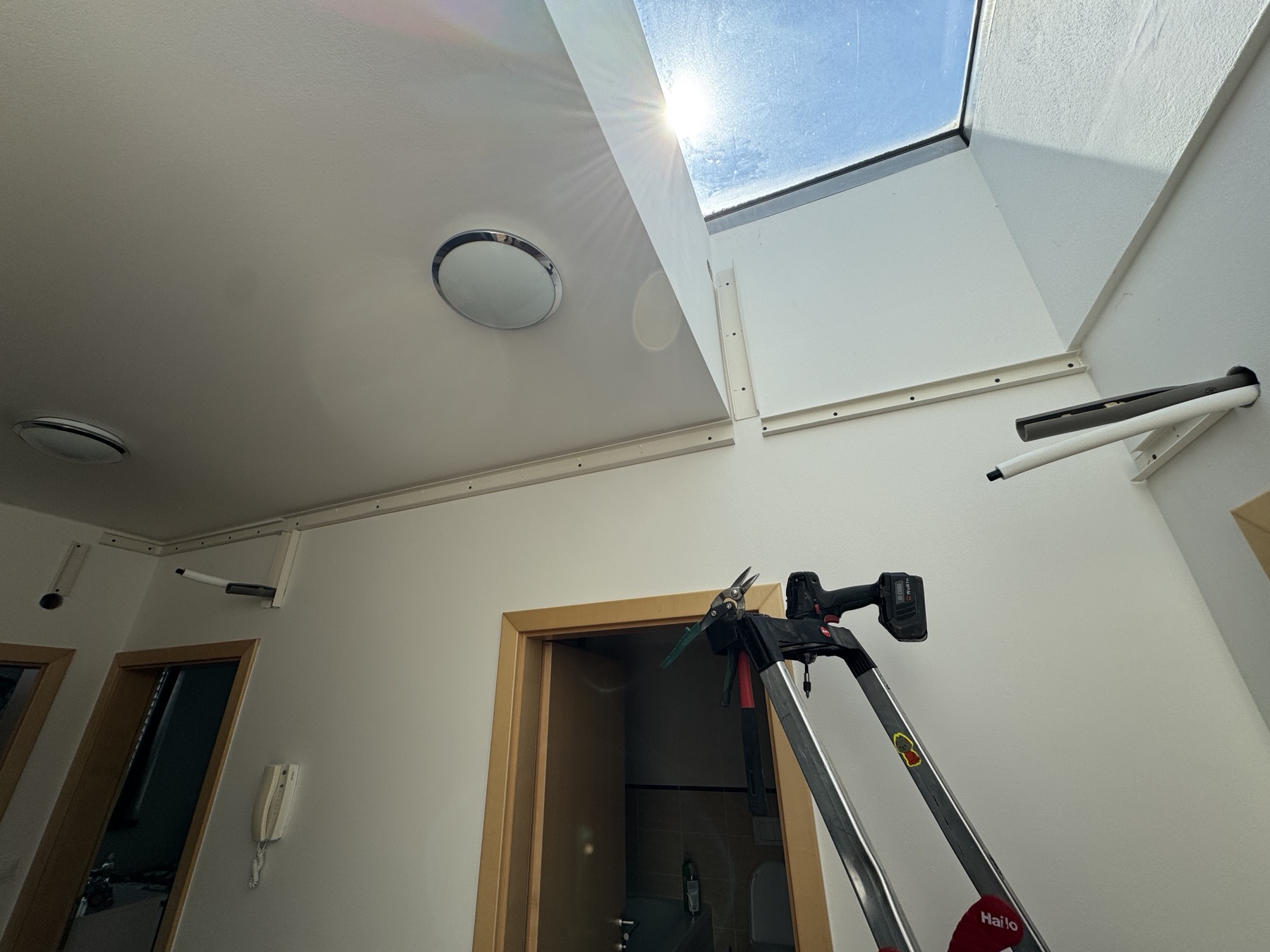 Příprava instalačních tras a míst pro tři vnitřní jednotky Panasonic